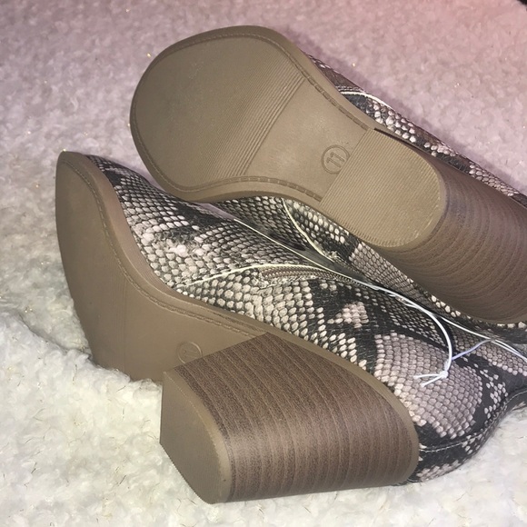 Universal Thread Jameson Snakeskin Zip Bootie 6.5 - Picture 7 of 7